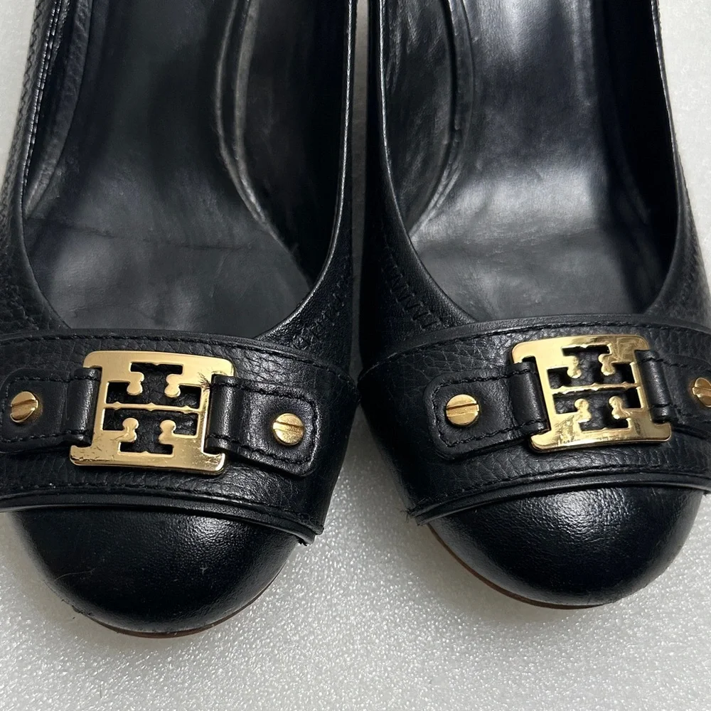 Tory Burch Black leather wedding with Gold Accent size 9
